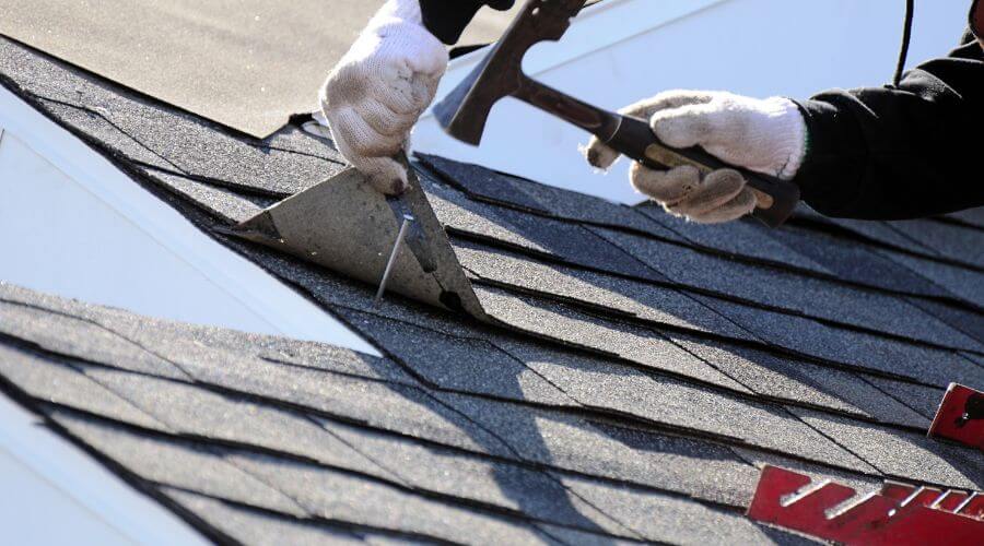 Professional gutter cleaning in Middlebury, CT